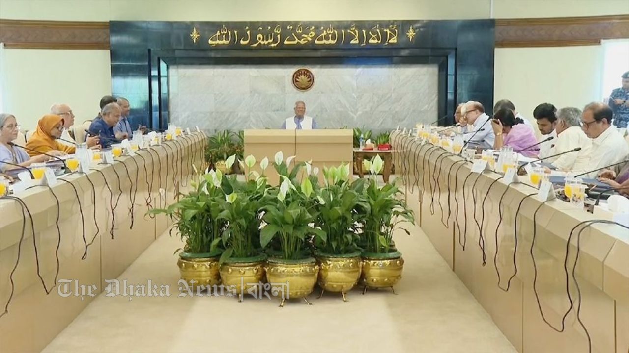 জরুরী বৈঠকে বসলেন উপদেষ্টা পরিষদ