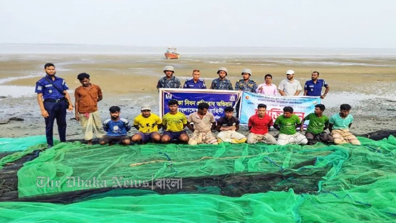 কক্সবাজারে অবৈধ জালসহ ৬১ জেলে আটক