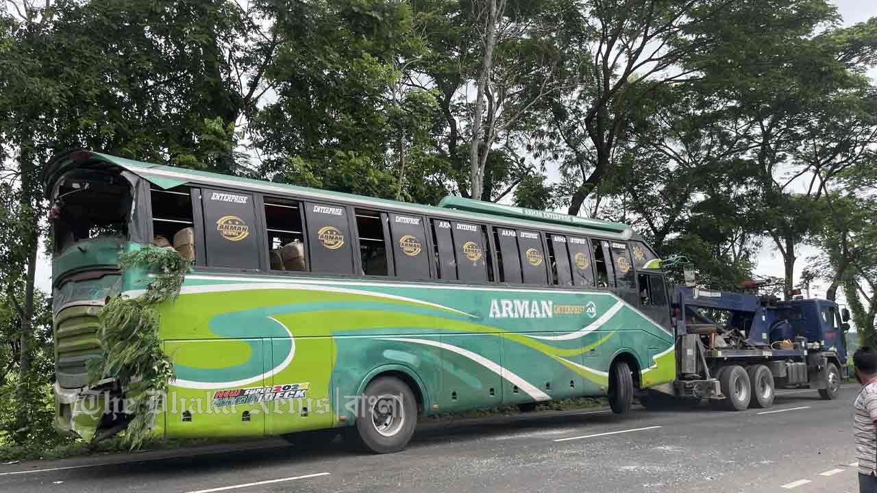 গোপালগঞ্জে তিন বাসের সংঘর্ষে নিহত ২