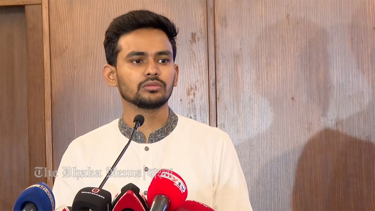 রাজধানীর ৩ এলাকায় প্রাথমিকভাবে বুয়েটের তৈরি অটোরিকশা চলবে: উপদেষ্টা আসিফ
