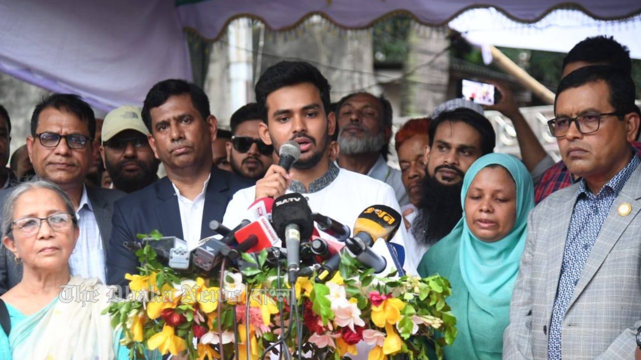 ৫ আগস্ট জুলাই ঘোষণাপত্র পাঠের বিষয়ে ভাবছে সরকার : আসিফ মাহমুদ