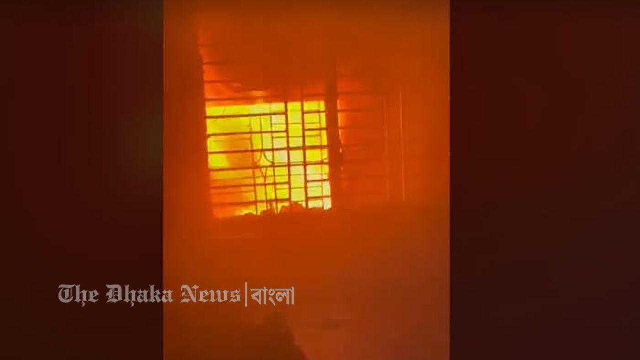 রাজধানীর কদমতলীতে বহুতল ভবনে অগ্নিকাণ্ড, উদ্ধার ১১ জন