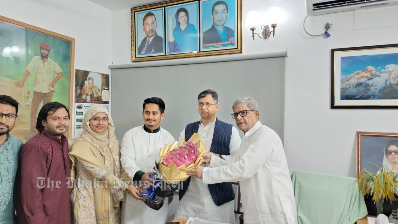 বিএনপির প্রতিষ্ঠা বার্ষিকীতে এনসিপির শুভেচ্ছা বিনিময়
