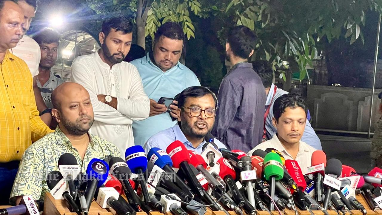 সরকারের দৃঢ়তা স্পষ্ট না হলে নির্বাচনের শংকা কাটবে না : মজিবুর রহমান মঞ্জু