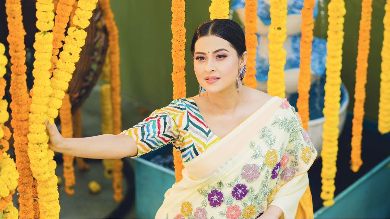 বসন্তের সাজে বুবলী