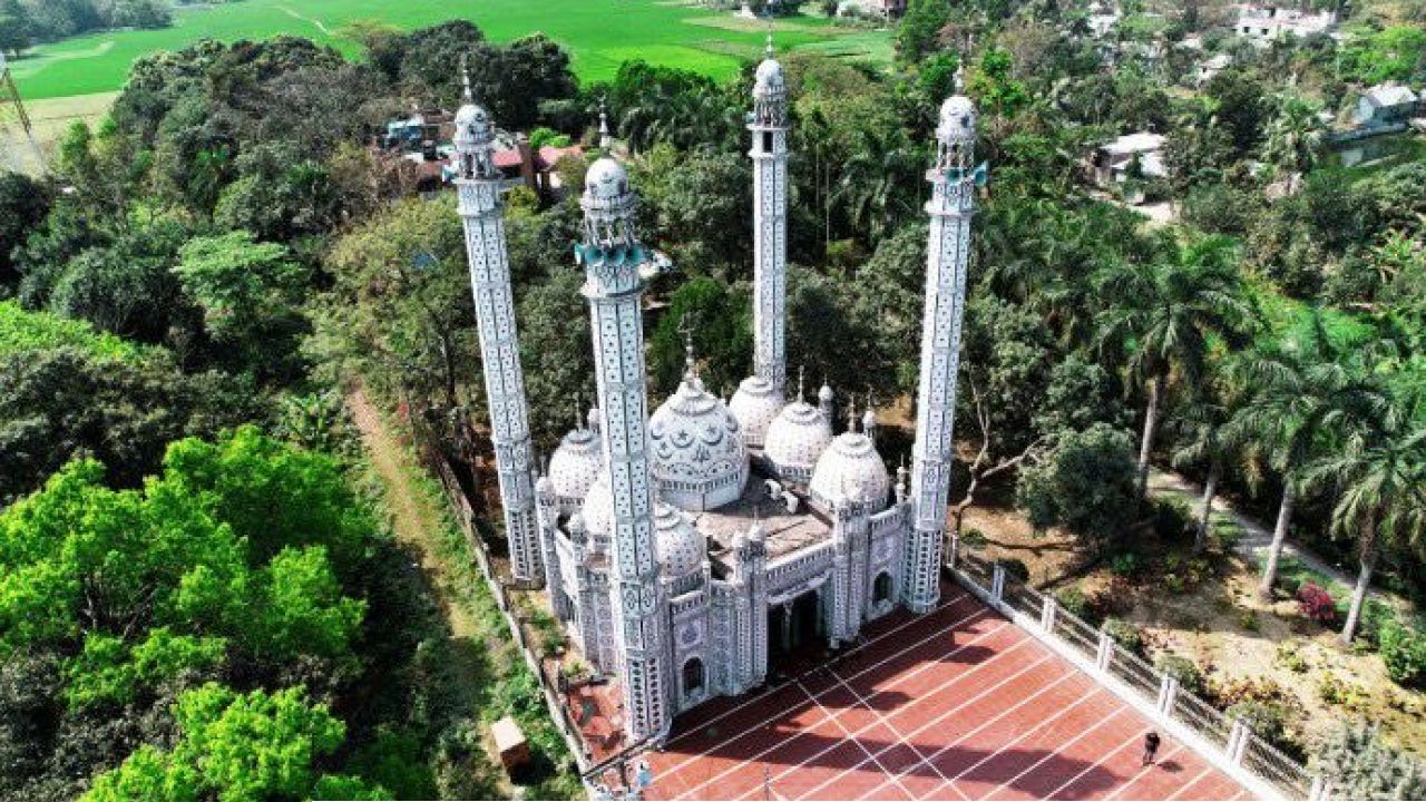 দেবীদ্বারের গুনাইঘর বায়তুল আজগর সাত গম্বুজ জামে মসজিদ