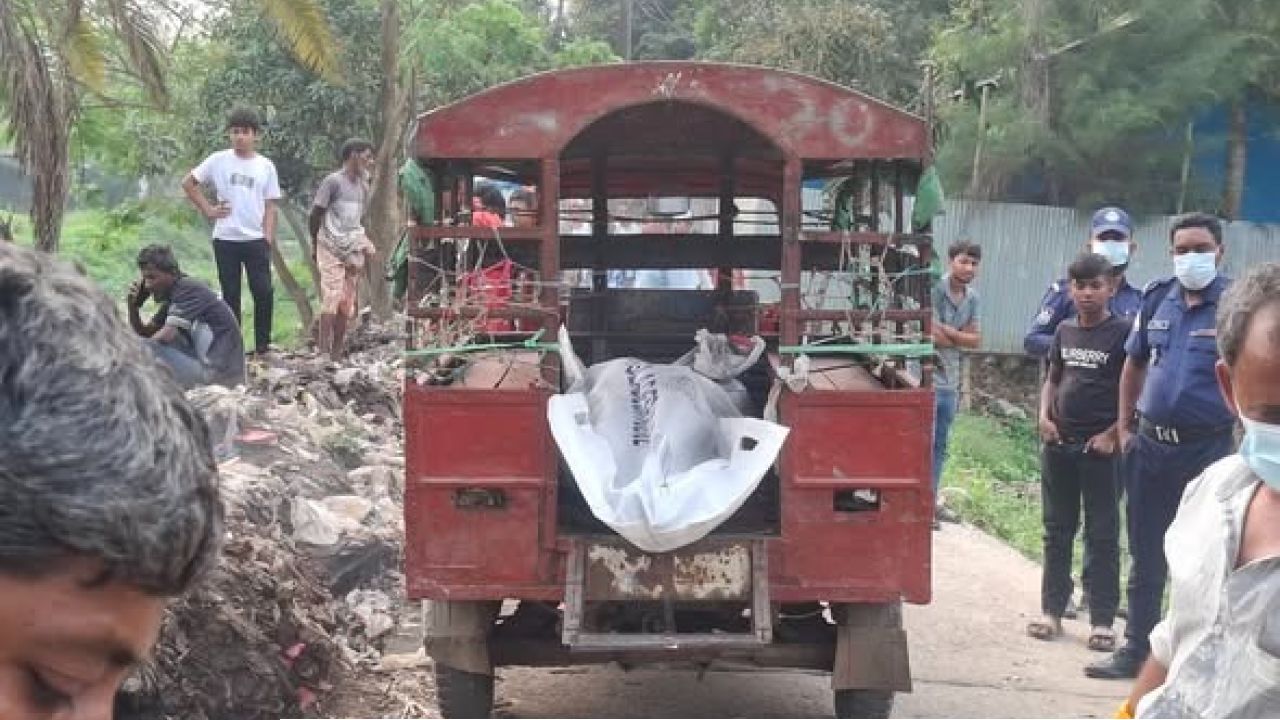 নোয়াখালীতে খাল পড়ে ছিল অজ্ঞাত যুবকের বস্তাবন্দী গলাকাটা লাশ
