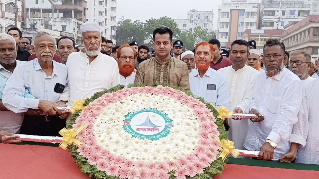 মহান স্বাধীনতা ও জাতীয় দিবসে চাঁদপুরে সর্বস্তরের শ্রদ্ধা নিবেদ