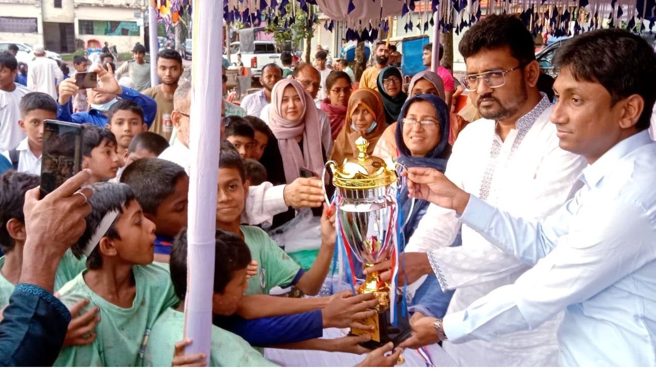চান্দিনায় প্রাথমিক বিদ্যালয় গোল্ডকাপ ফুটবল টুর্নামেন্টের ফাইনাল অনুষ্ঠিত