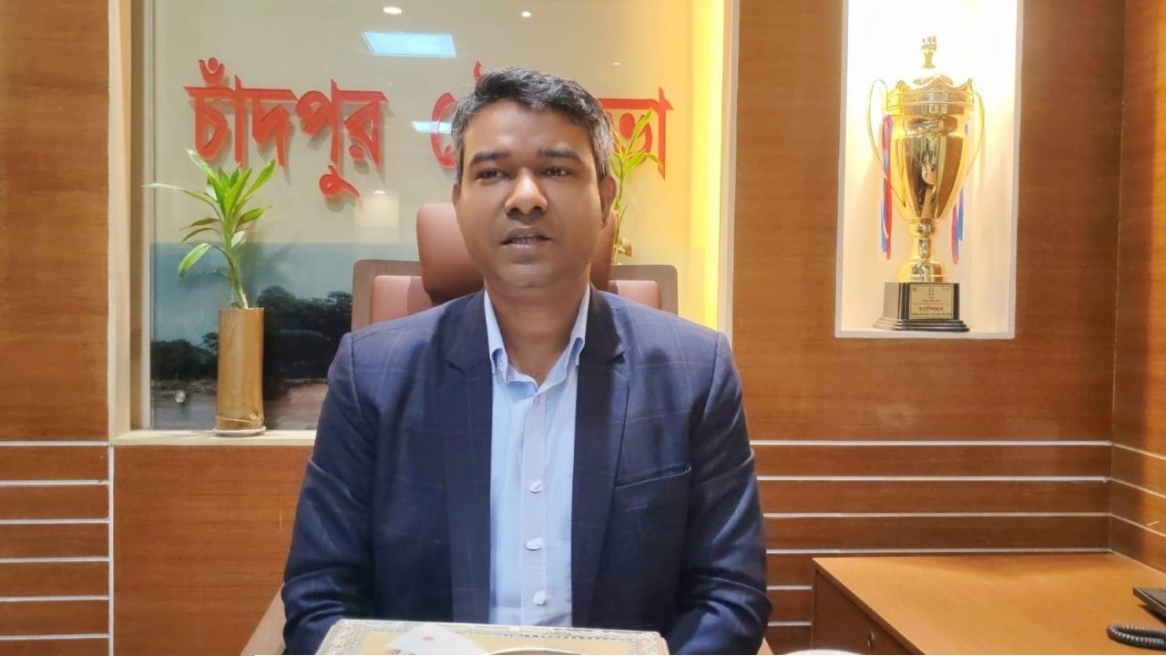 চাঁদপুর পৌর প্রশাসকের বিরুদ্ধে কাজ ছাড়াই পুরাতন প্রকল্প দেখিয়ে ২০ লাখ টাকা লোপাটের অভিযো