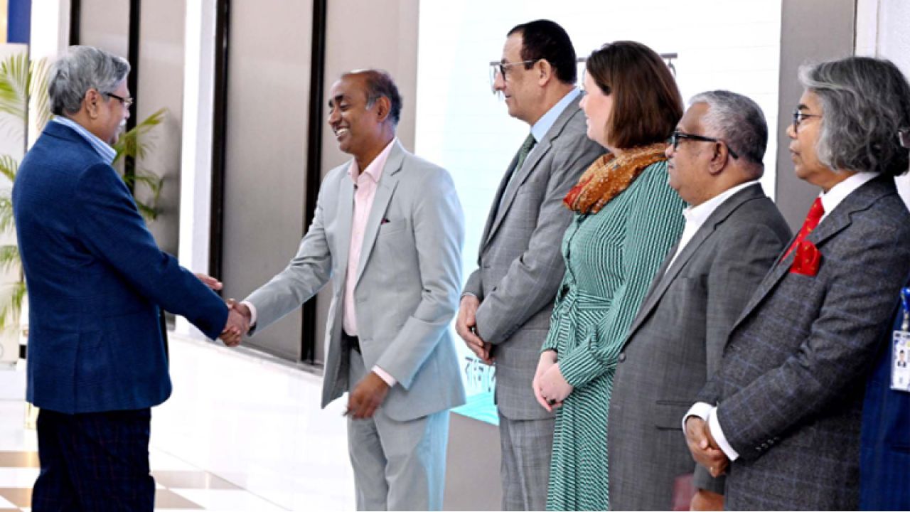 যুক্তরাজ্যে চিকিৎসা শেষে দেশে ফিরলেন রাষ্ট্রপতি মো. সাহাবুদ্দিন