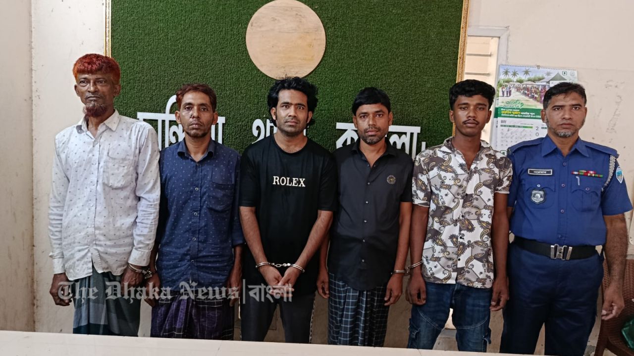চান্দিনায় বিপুল পরিমাণ নকল সিগারেট ও মাদকসহ গ্রেফতার ৫