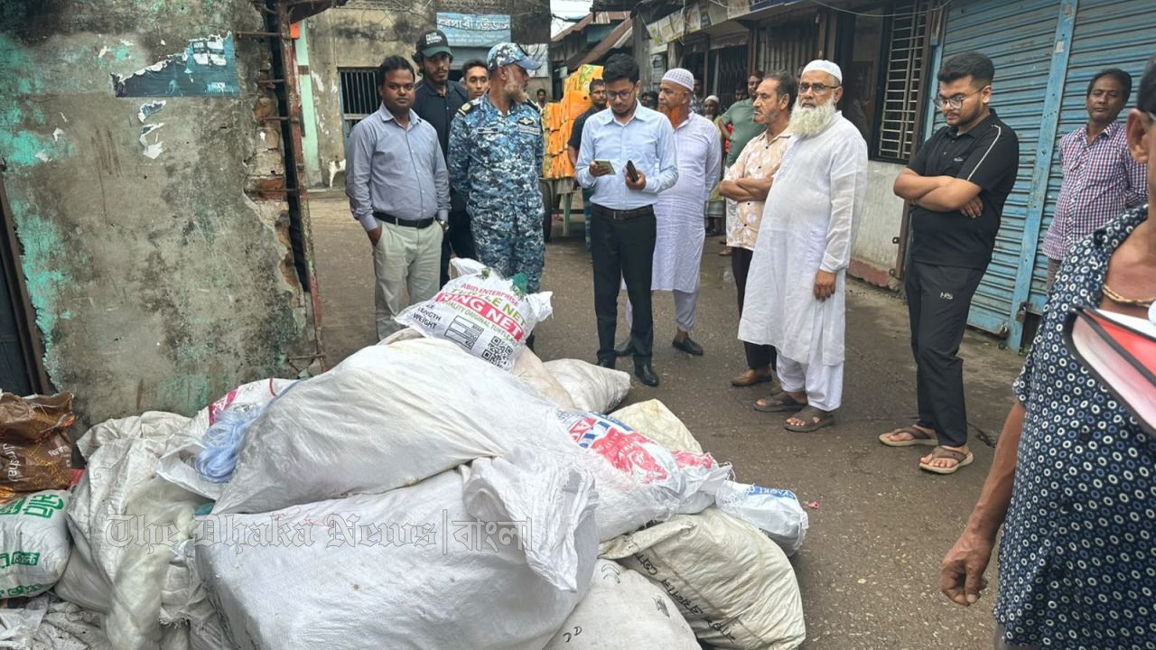 চাঁদপুরে গোডাউন থেকে ১৫ লাখ মিটার কারেন্টজাল জব্দ