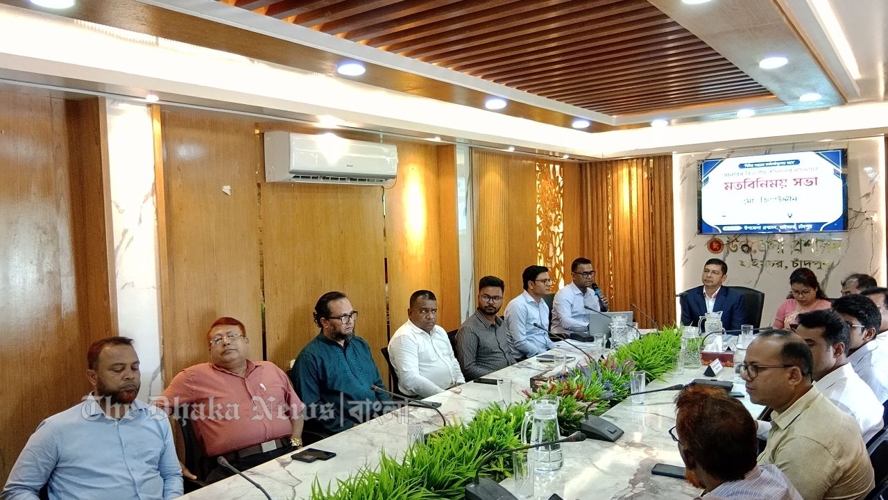 হাইমচরে বিভাগীয় কমিশনারের আগমন, উদ্বোধন করলেন শিল্পকলা একাডেমি