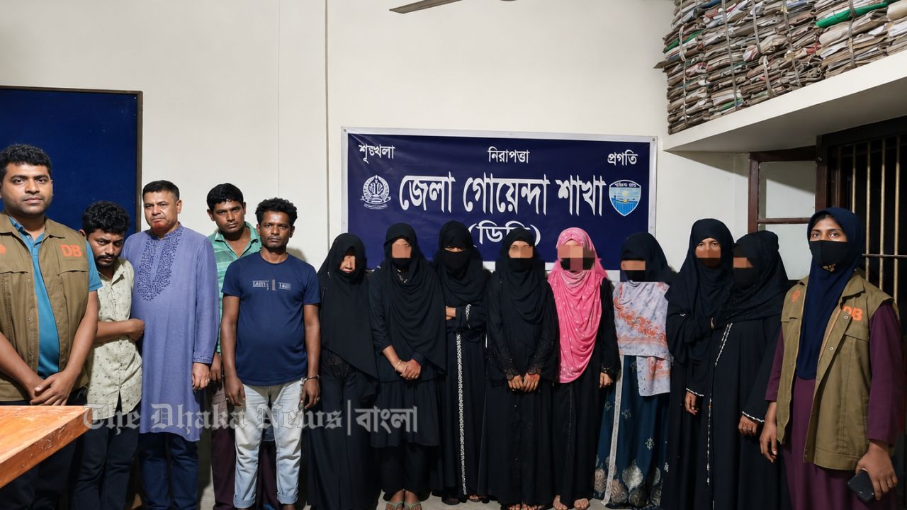 নোয়াখালীতে আবাসিক হোটেলে ডিবির অভিযানে গ্রেপ্তার ১২  