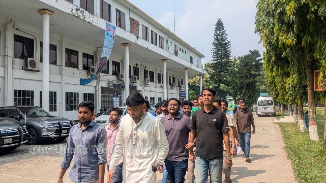 গণহত্যার দায়ে নিষিদ্ধ আ'লীগের ৭ নেতার মৃত্যুদণ্ডে জাবিপ্রবি ছাত্রদলের আনন্দ মিছিল